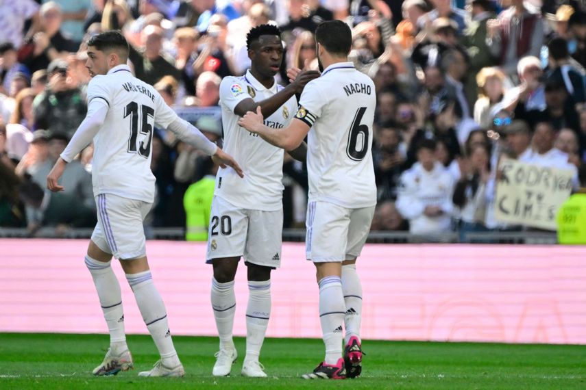 Real Madrid remonta al Espanyol y mete presión al Barcelona