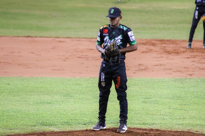 Béisbol Juvenil 2026: Izquierdo Joshua Martínez supera la barrera de los 100 ponches