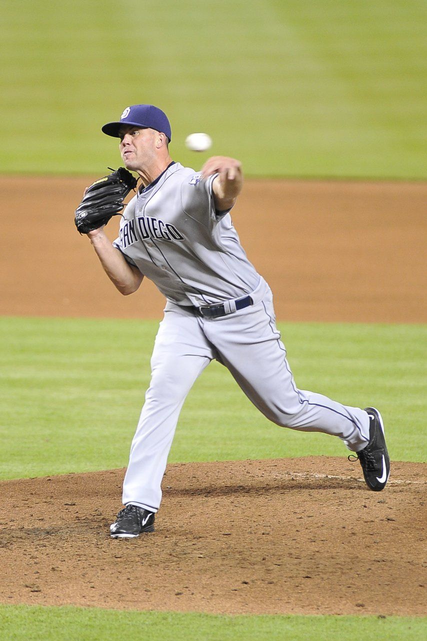 Schimpf y Richard guían a Padres al triunfo 1-0 ante Marlins