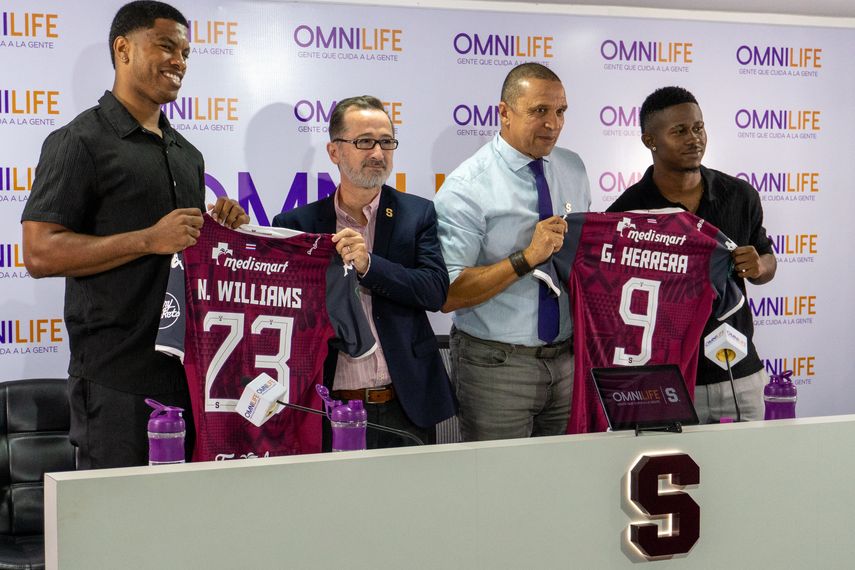 El Saprissa ficha a los panameños Gustavo Herrera y Newton Williams