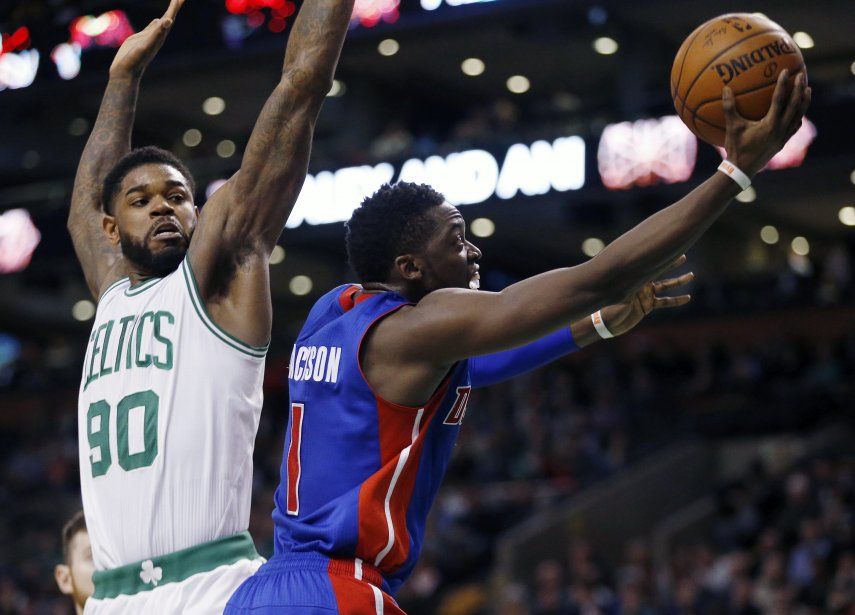 Reggie Jackson encabeza la ofensiva en victoria de Pistons