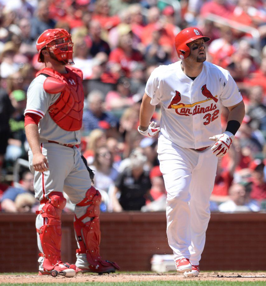 Con jonrón de Adams, Cardenales arrollan a Filis