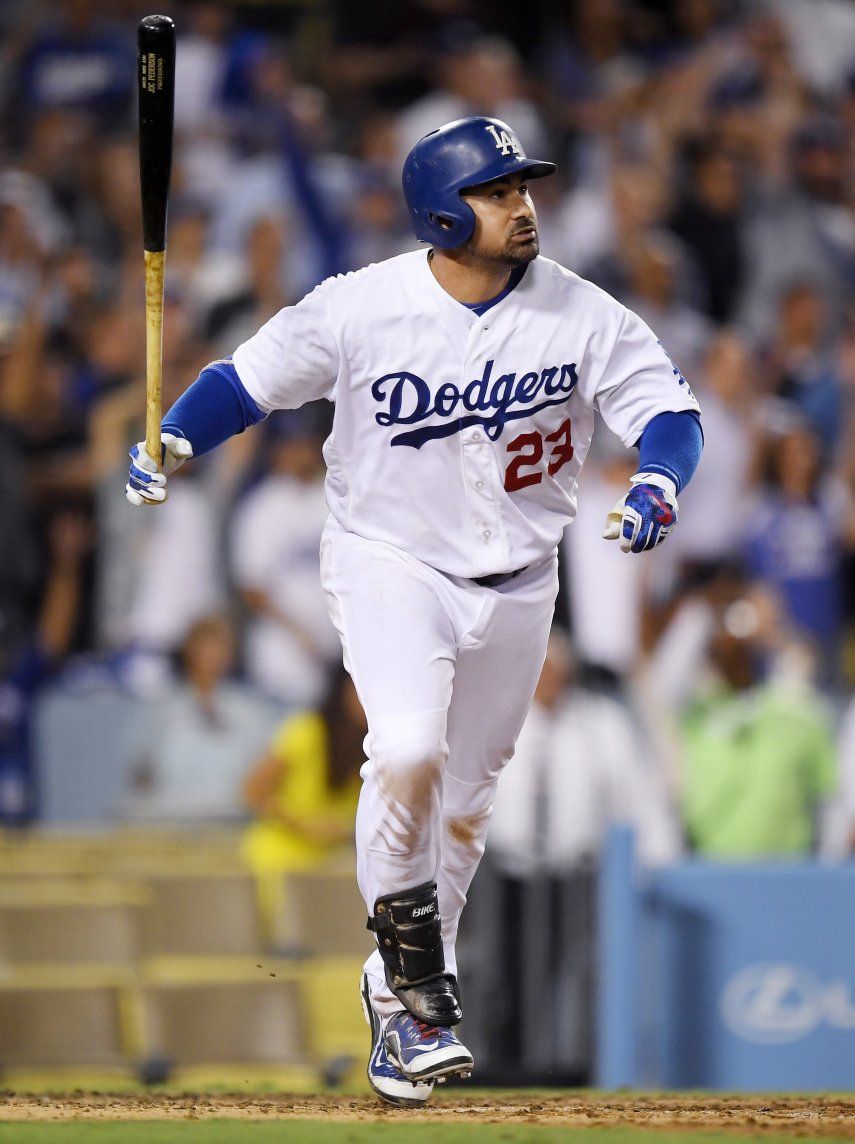 Dodgers activan a Adrián González de la lista de lesionados