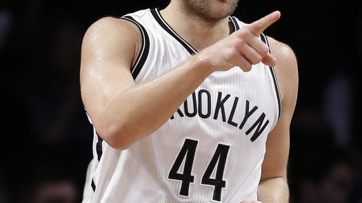Bogdanovic brilla con 44 puntos y Nets vencen a 76ers