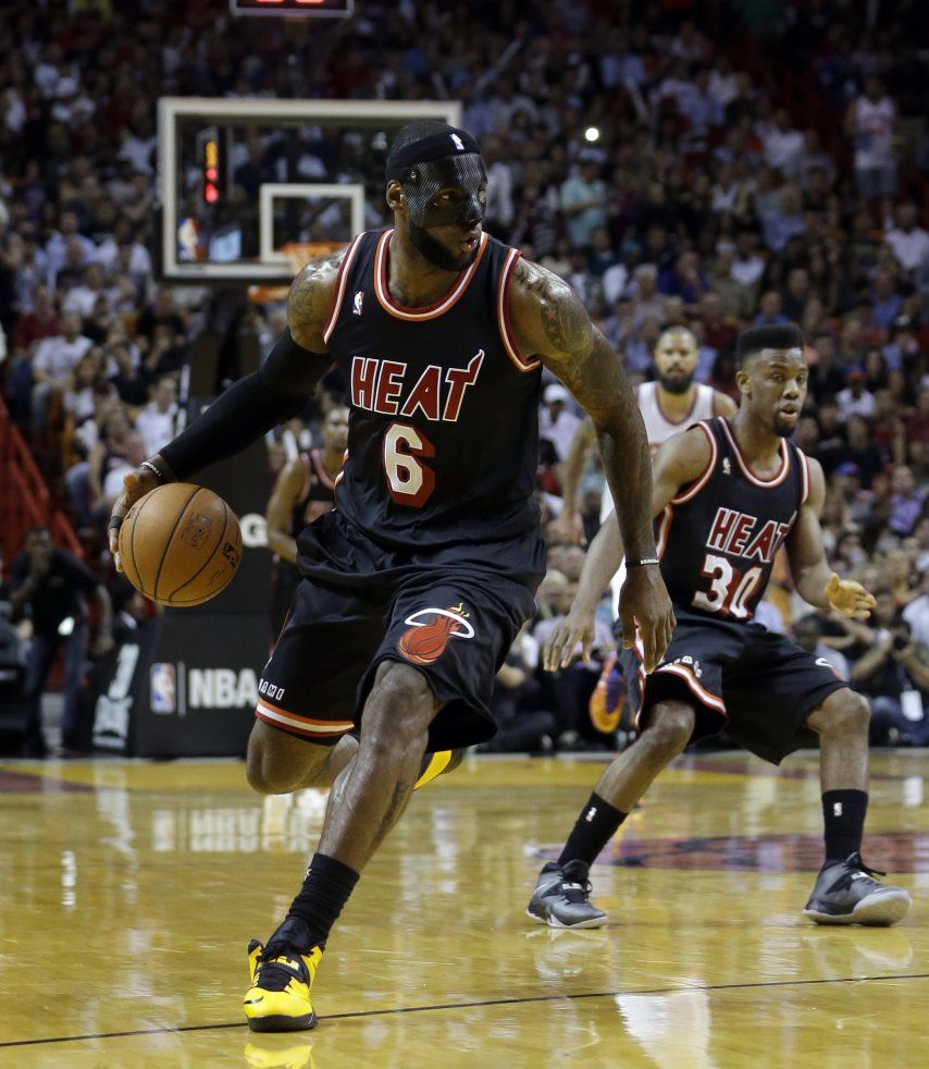 James aporta 31 puntos y el Heat humilla a Knicks