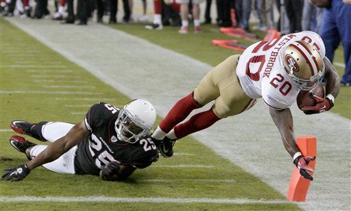 NFL: 49ers 27, Cardinals 6; Westbrook corre para 136 yardas