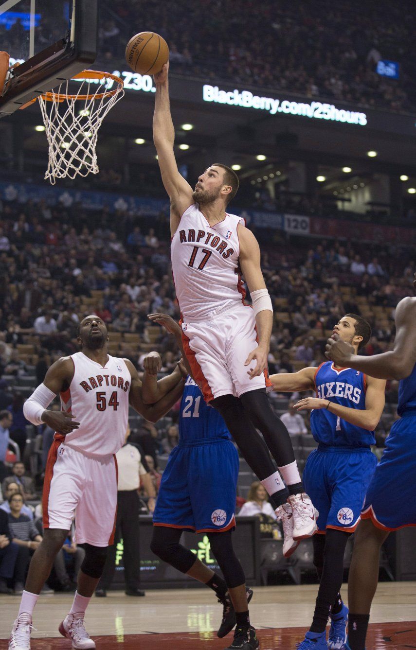 Raptors ganan cuarto seguido a costa de los 76ers