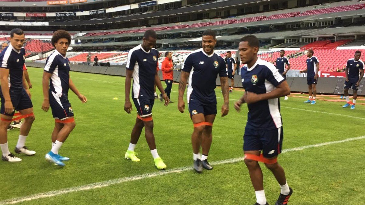 Panamá reconoció la cancha del Azteca; Gallego no confirmó el once titular