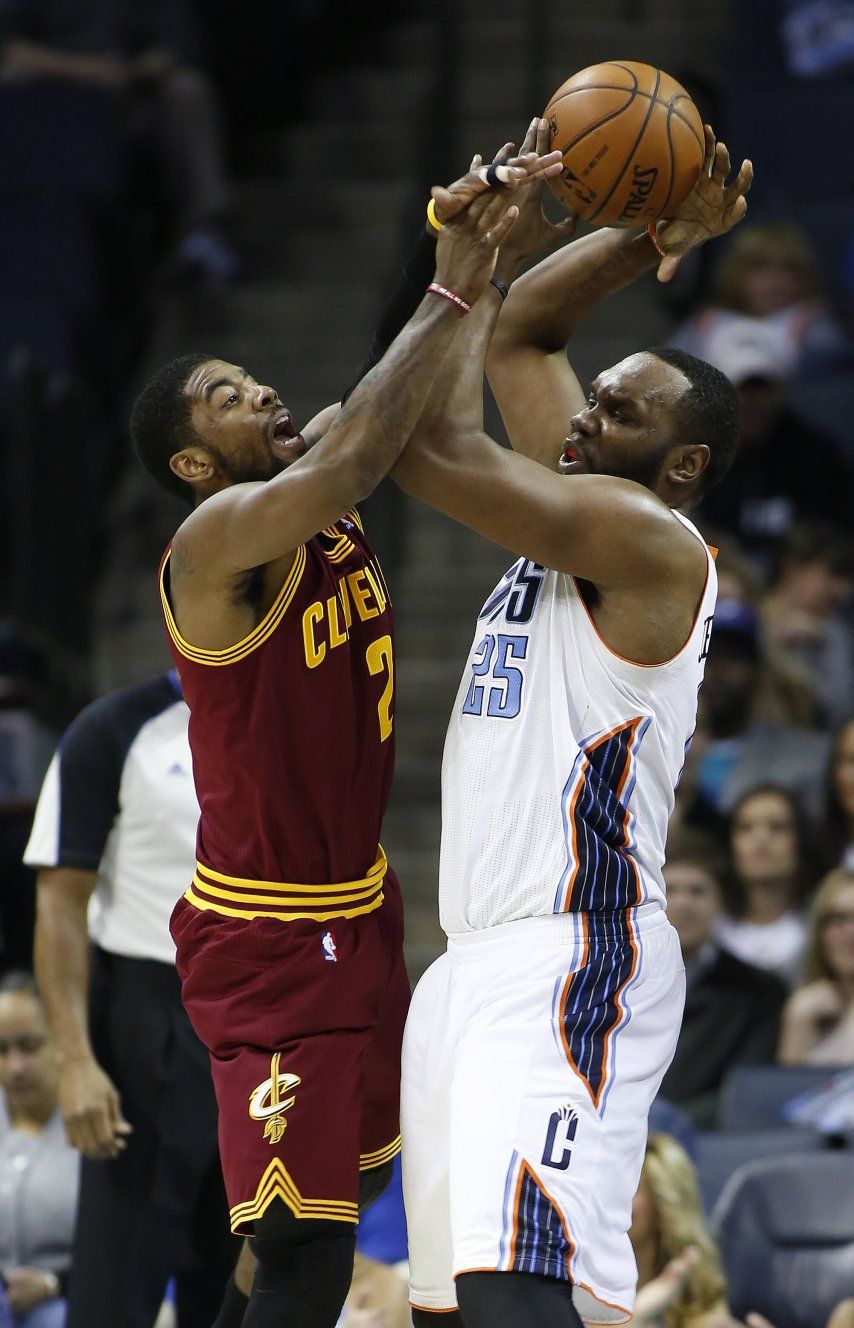 Jefferson y Walker guían a Bobcats sobre Cavaliers