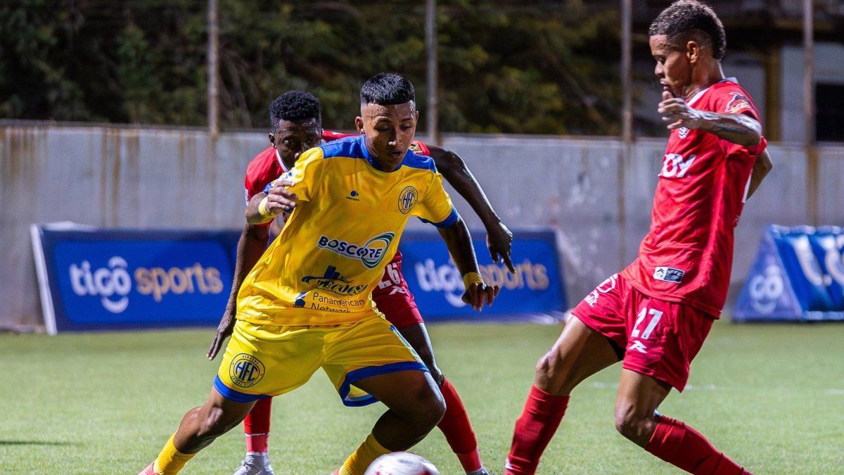 Herrera FC le empata al San Francisco FC con un gran error del portero Frías