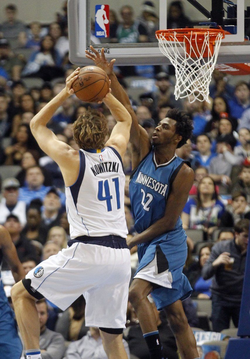 Mavericks derrotan 98-87 a TWolves, Barea con 15 puntos