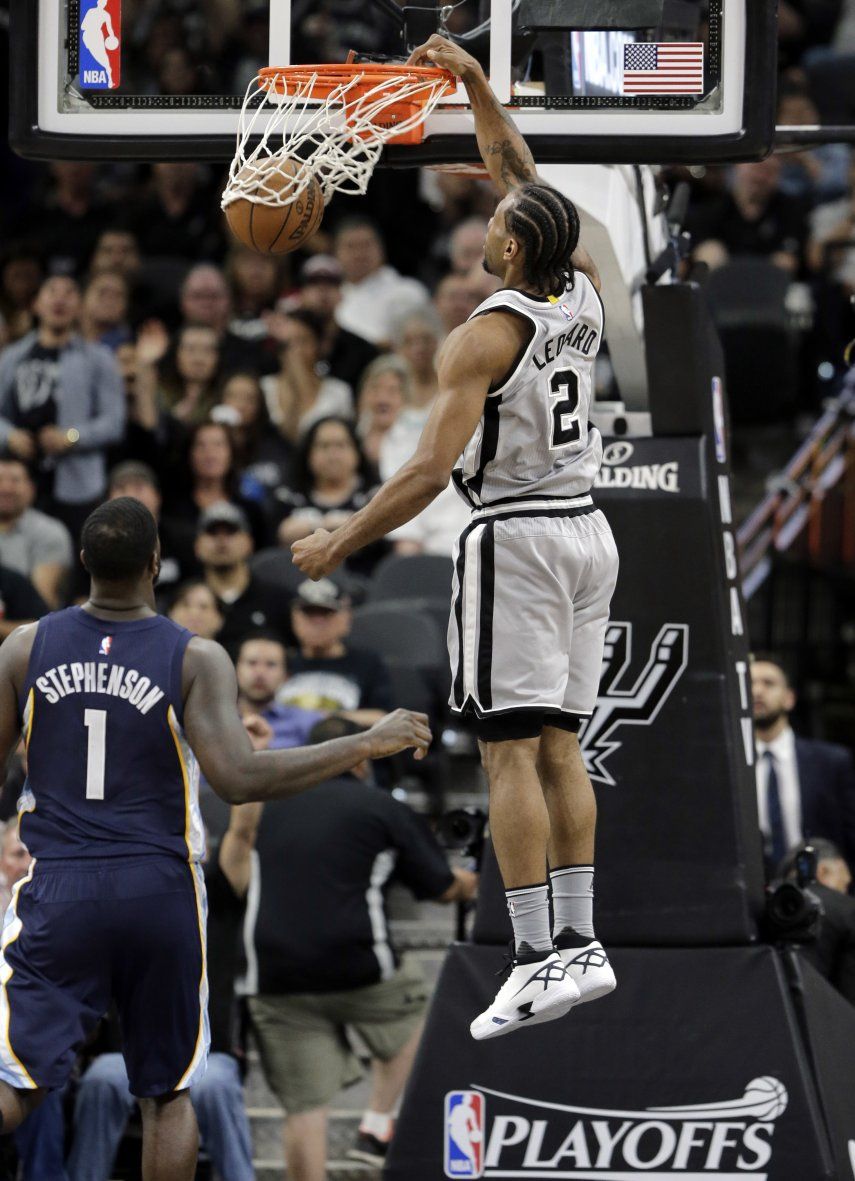 Leonard anota 20 y Spurs trituran a Grizzlies