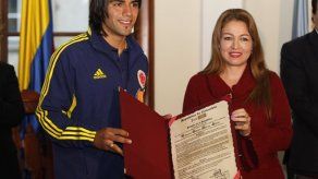 América: Presidente Santos viste camiseta de la selección de Colombia