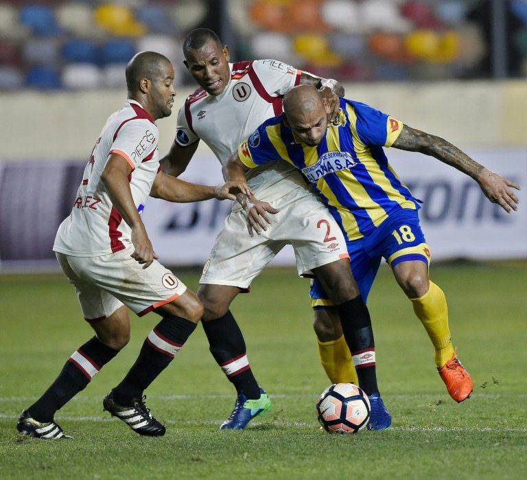 Universitario de los panas sancionado por insultos racistas en Perú