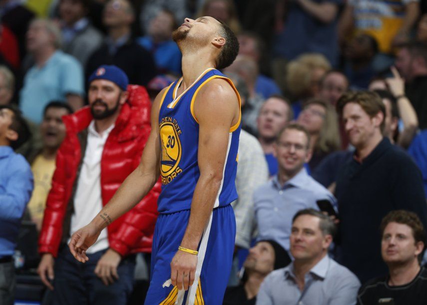 Pese a 38 puntos de Curry, Warriors caen ante Nuggets