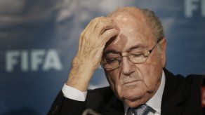Policía suiza realiza operativo en FIFA por caso Blatter