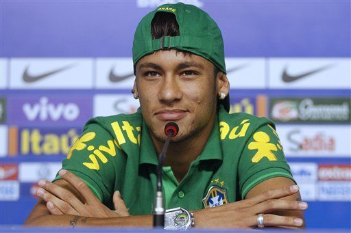 Neymar: Es más difícil jugar con Brasil