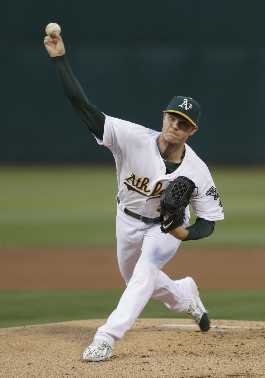 Gray lanza juego completo, Atléticos ganan a Astros