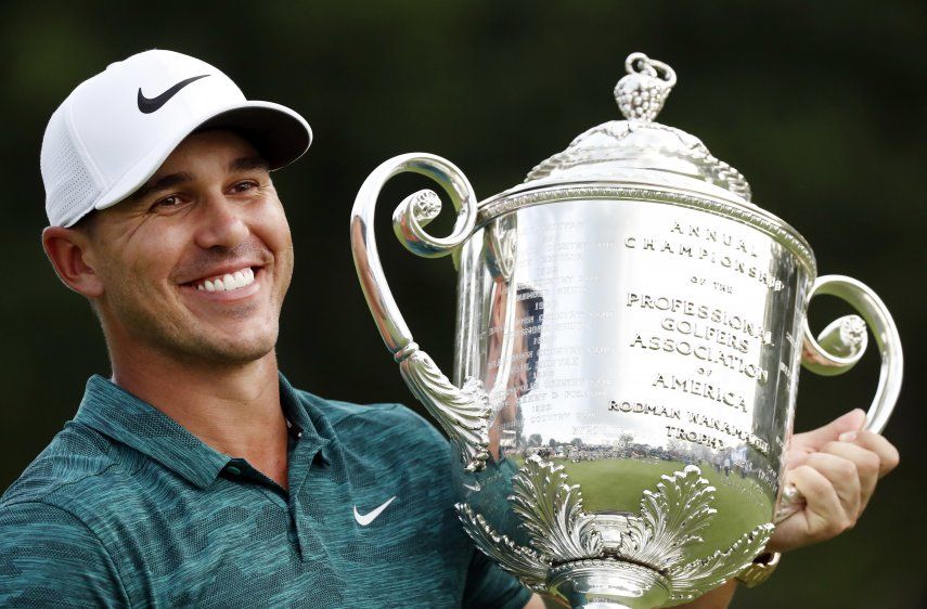 Koepka resiste presión de Woods y gana Campeonato de la PGA
