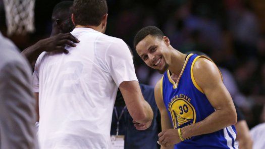 Warriors sufren en doble prórroga pero siguen invictos