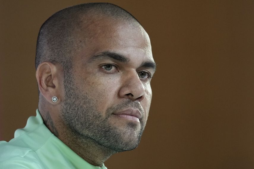 Dani Alves niega violación en juicio en España