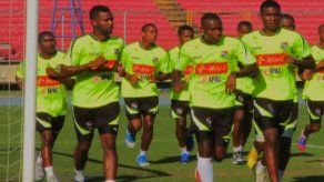 Selección nacional entrena a puerta cerrada