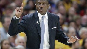 Fuentes AP: Pistons logra acuerdo con el coach Dwane Casey
