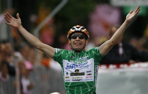 Sella gana penúltima etapa del Giro; Contador sigue de lí­der