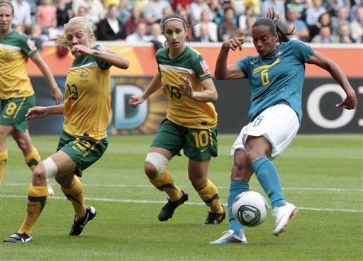 Brasil y Noruega debutan con duras victorias