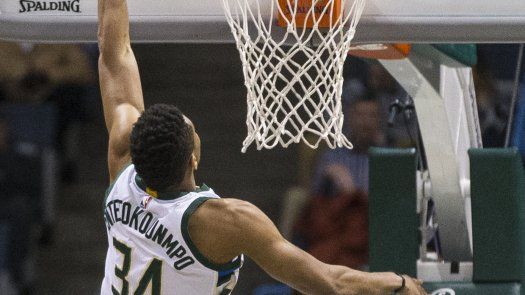 Con 8 clavadas de Antetokounmpo, Bucks superan a Magic
