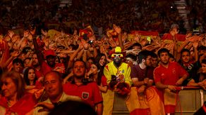 Fanáticos de la selección de España celebran el título de Nations League