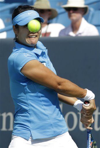 Li Na avanza a 3ra ronda en Cincinnati