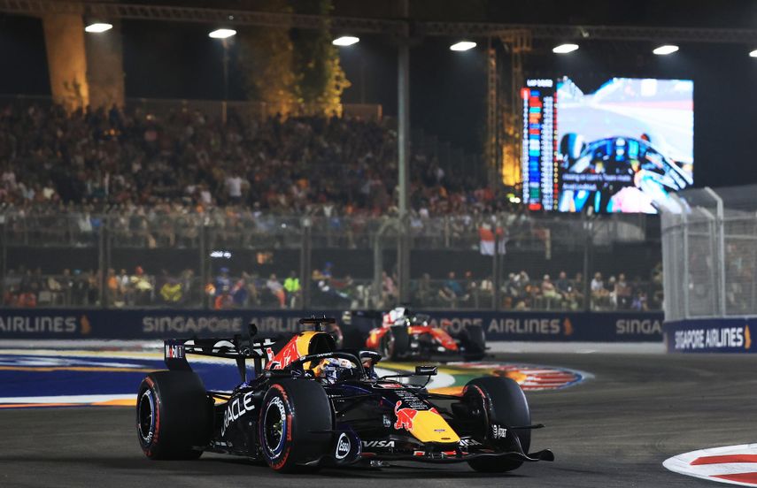 Max Verstappen gana la carrera nocturna de Singapur
