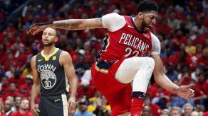 Davis brilla con 33 puntos y Pelicans se acercan a Warriors