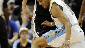 Ginóbili vuelve a definir el marcador