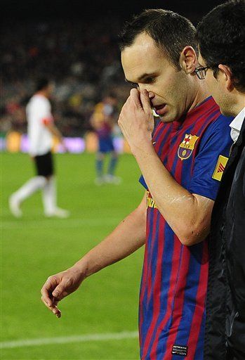 Iniesta se perderá al menos 2 semanas por lesión de muslo