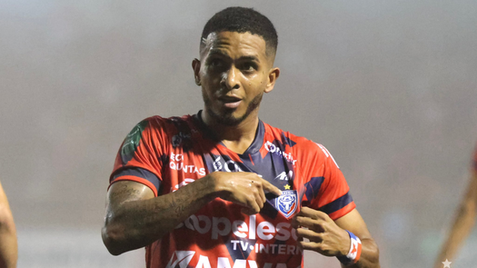 César Yanis renovó su contrato con el AD San Carlos hasta el 2026