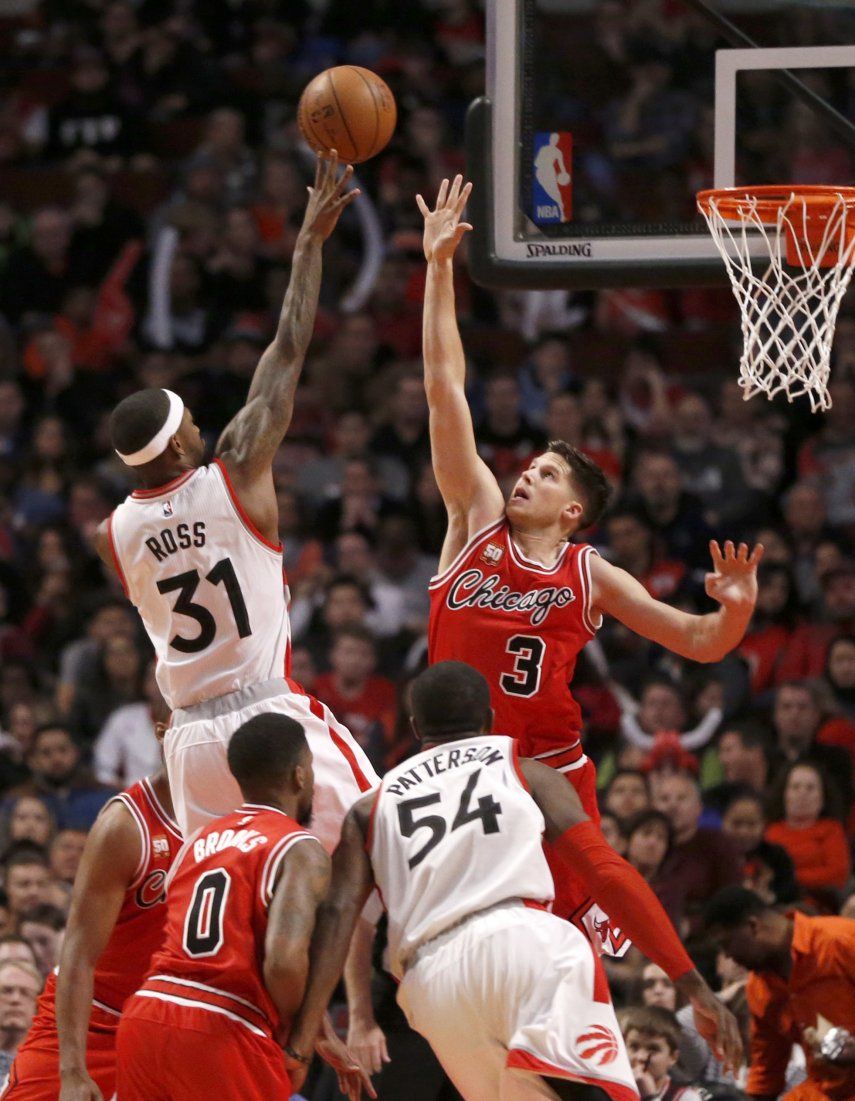McDermott suma 30 puntos y Bulls salen de bache ante Raptors