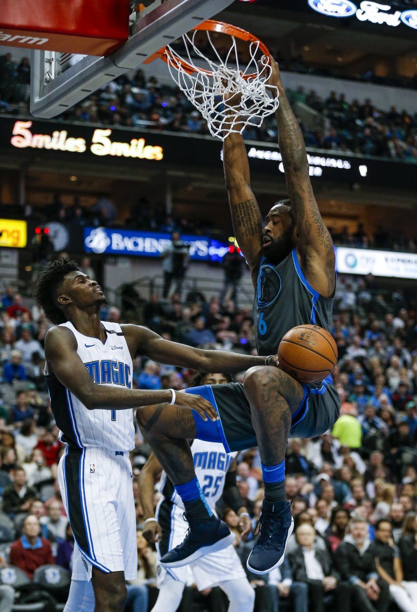 Barnes y Brunson lucen; Mavericks gana 101-76 al Magic