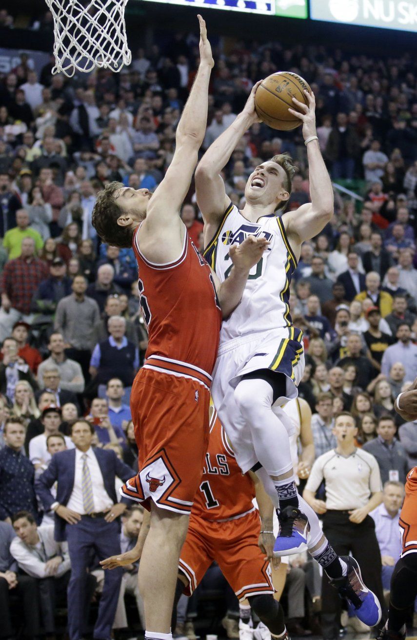 Con doble doble de Hayward, Jazz gana en prórroga
