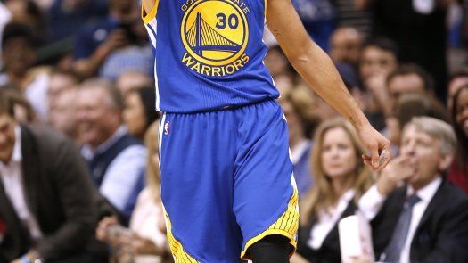 Warriors vencen a Dallas y preparan choque en San Antonio