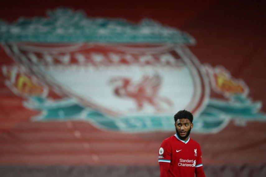 El defensa del Liverpool Joe Gomez estará de baja varios meses