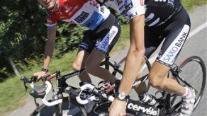 Schleck busca la forma de superar a Evans en el Tour