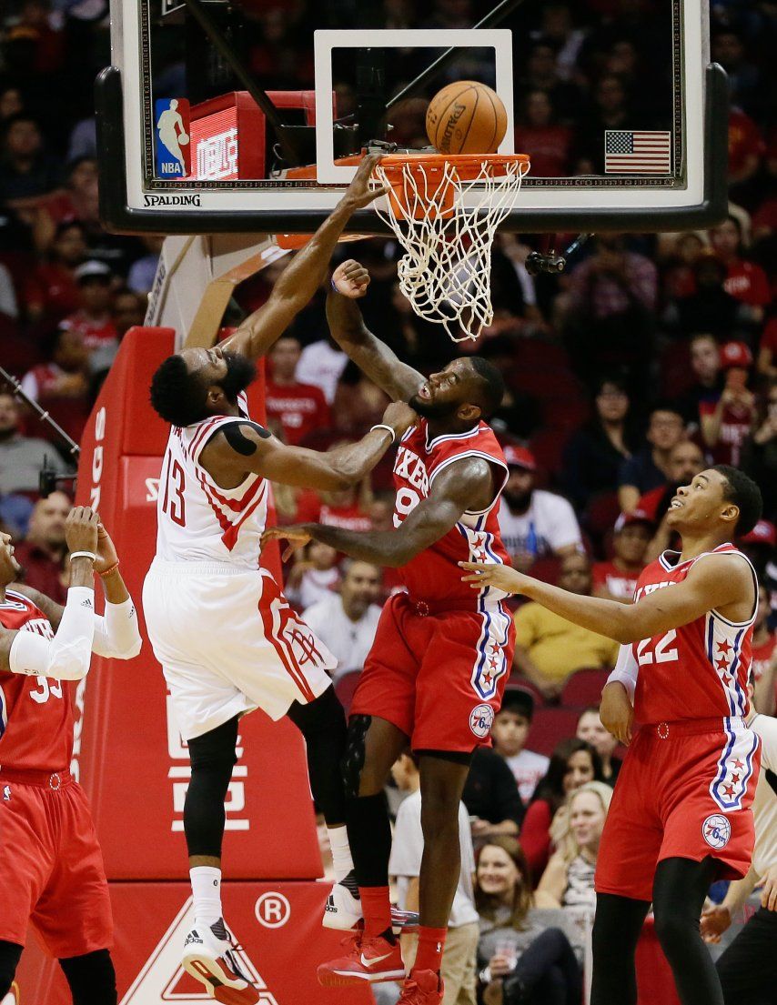 Harden anota 50 y Rockets superan 116-114 a 76ers