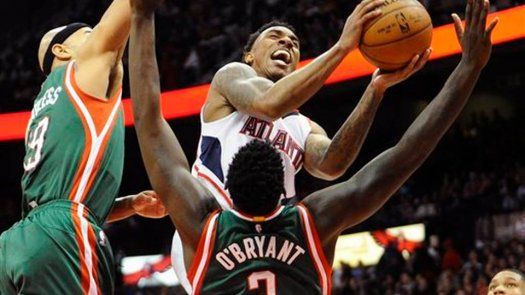 Carroll y Horford guían a Hawks a victoria sobre Bucks