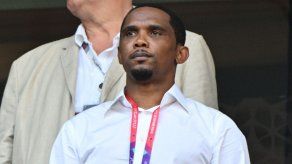 Qatar 2022: Samuel Eto´o ofrece disculpas tras patear a Youtuber