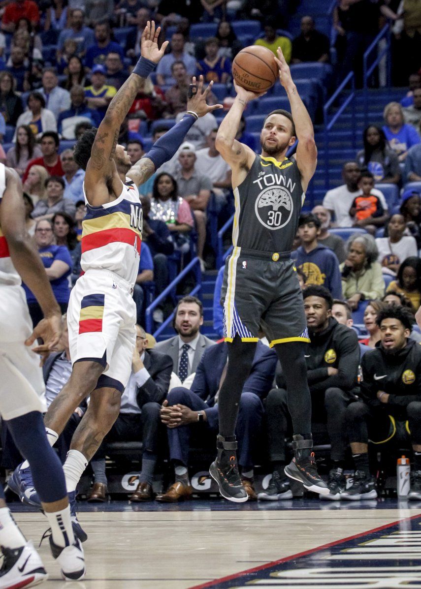 Warriors se imponen a Pelicans, pero Curry sale lesionado