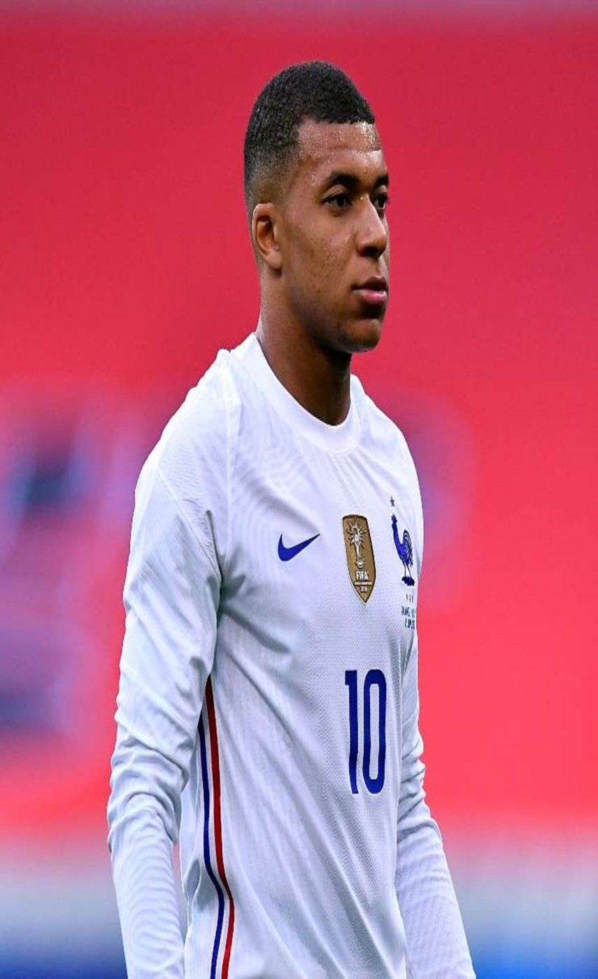 Kylian Mbappé reprocha a Giroud sus críticas en la prensa.