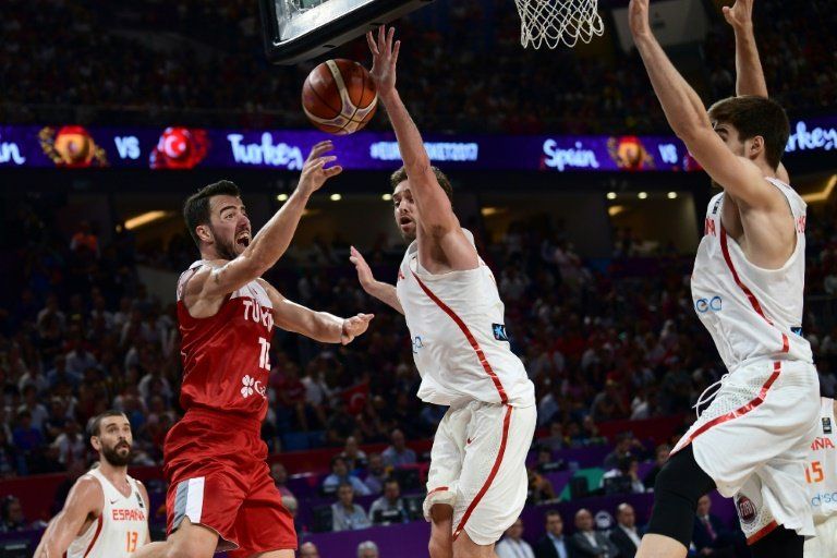 España gana a Turquía 73-56 y clasifica a cuartos del Eurobasket
