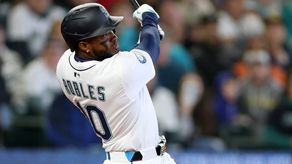 MLB: Jardinero Victor Robles lanza bate a lanzador en partido de Triple A